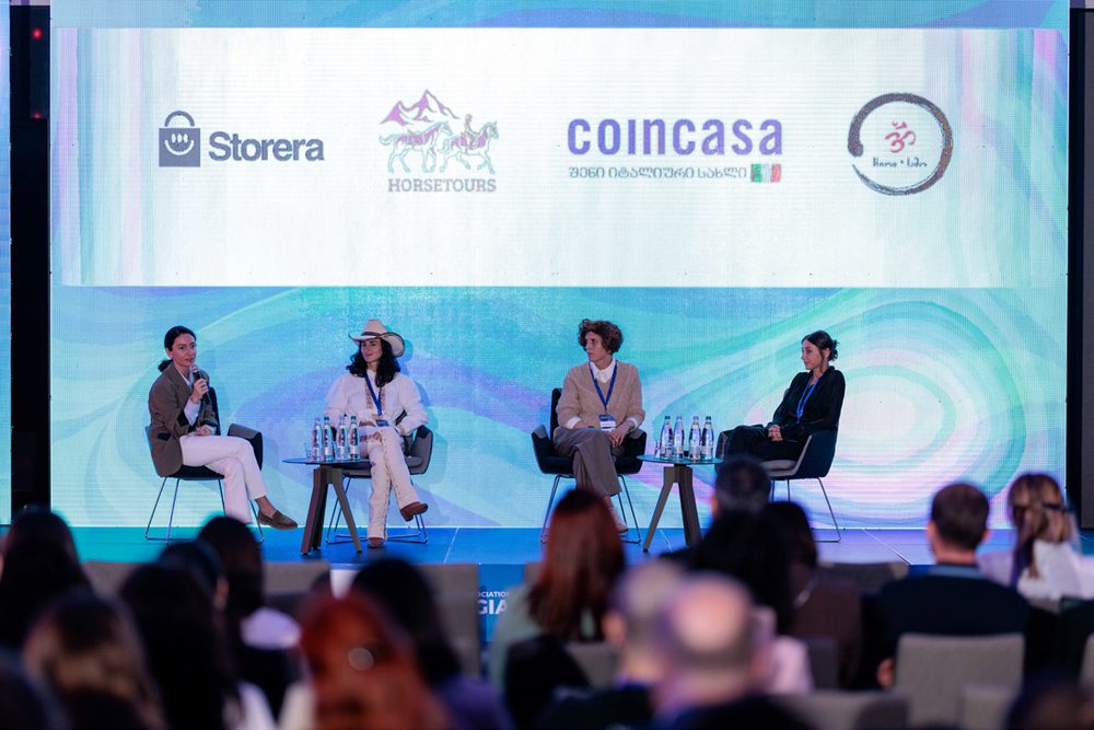 Attendees at the eCommerce Day expo area