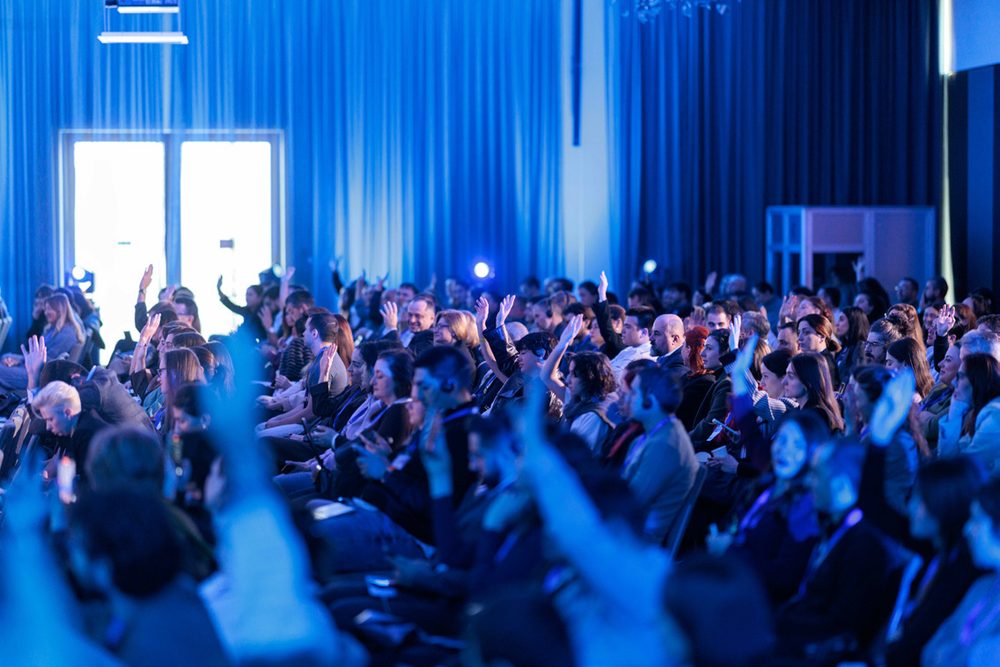 Full auditorium during a keynote